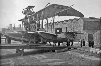 Bristol_Scout_on_Felixstowe_Porte_Baby_first_composite_aircraft_1916.jpg
